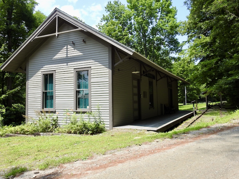 Newfane West River railroad train station